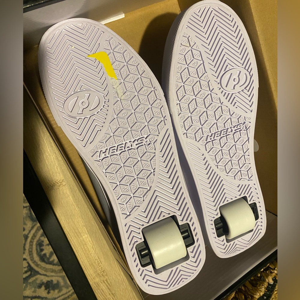 BRAND NEW in box White Heelys Pro 20